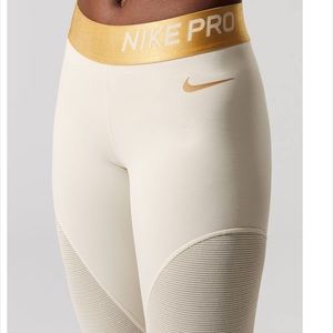 ✨ Gold Nike Pro Leggings 7/8